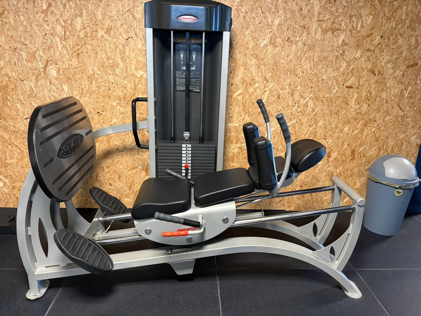 Presse à jambes horizontale (leg press assis)