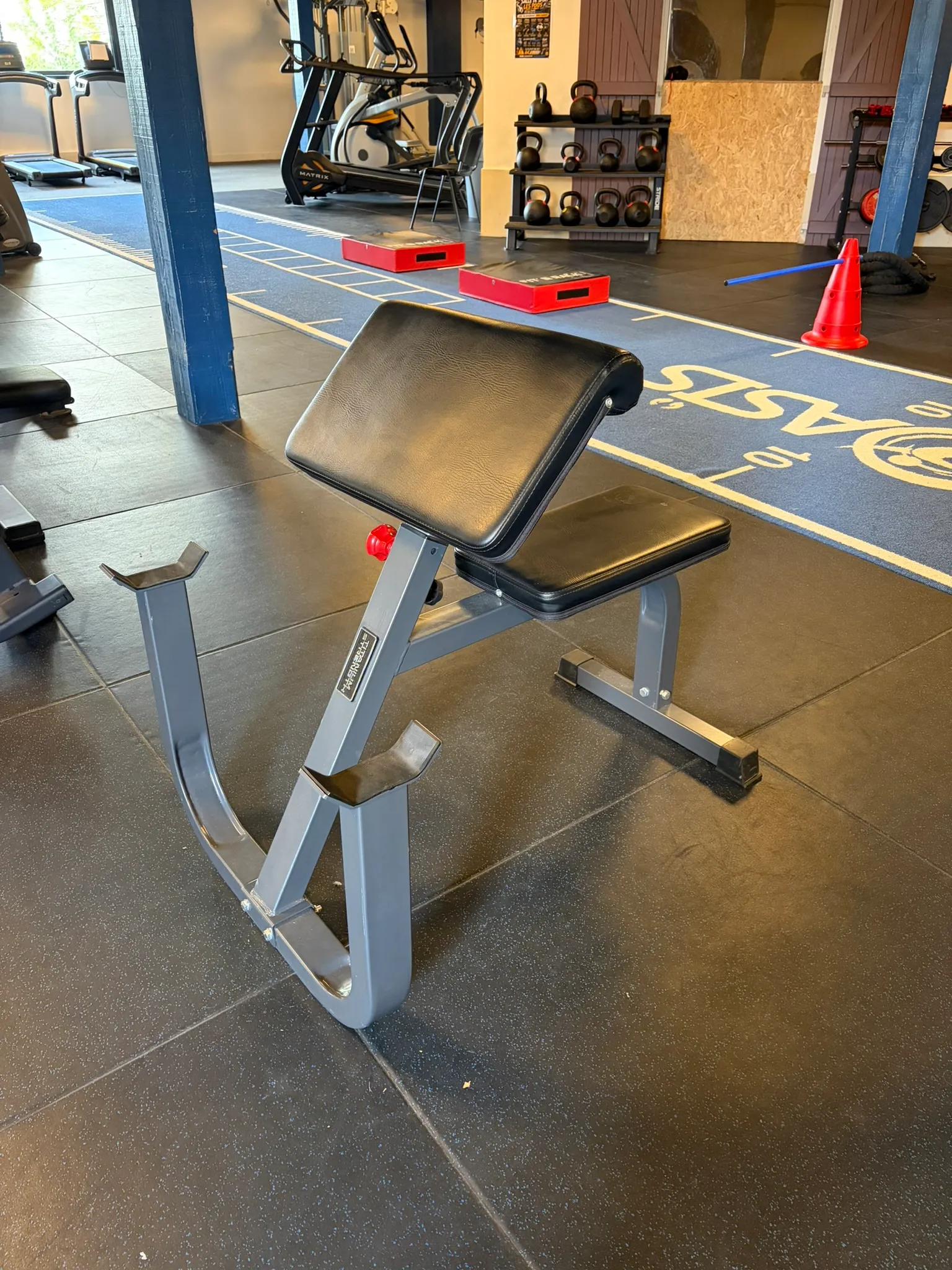 Banc à biceps / pupitre (preacher curl)